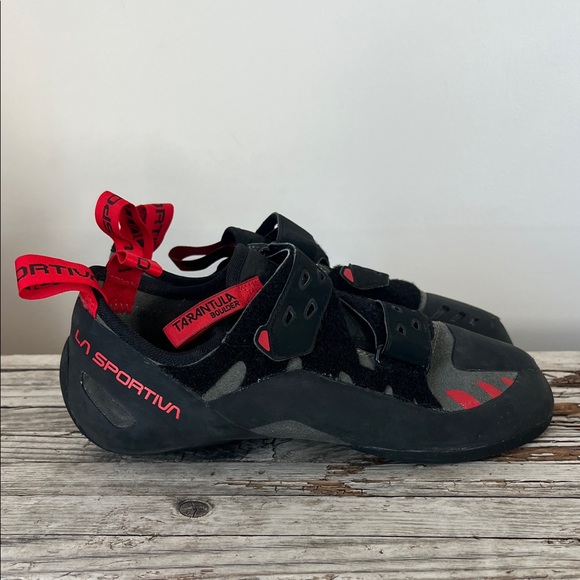 La Sportiva Men’s Climbing Shoes - Black and Red EU 44 / US M 10.5 / US W 11.5 - Picture 1 of 14